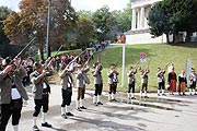 Höhepunkt des letzten Wiesnsonntag: das Salutschießen der Böllerschützen vor der Bavaria - Oktoberfest-Landesschießen am 4.10.2015 (©Foto. Ingrid Grossmann)